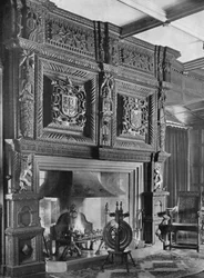 Der Kamin im Salon