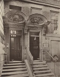 Zwei Türöffnungen, Laurence Pountney Hill, Ost-Zentral