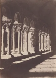 Ein Gang im Kreuzgang von Saint-Trophime in Arles