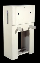 Charles Rennie Mackintosh (1868 - 1928); Sekretär ein Sitz (1904) weiß lackiertes Holz. Höhe: 1,21 m; Paris, Musée d