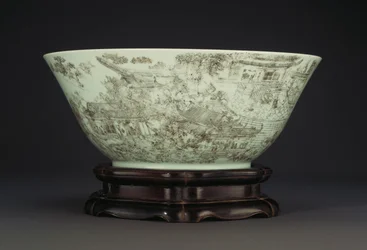 Eine große gravierte Porzellanschale, die eine kontinuierliche Szene von Damen in den Palastgärten darstellt, 1796-1820