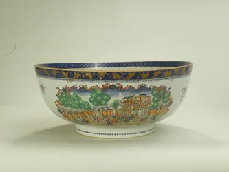 Famille-Rose-Punschschale mit ovalem Blattmotiv, das den Grand Walk, Vauxhall Gardens in den 1750er Jahren darstellt, Qianlong-Periode (1736-95) ca. 1790