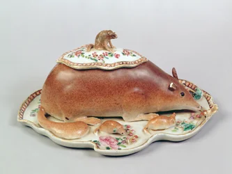 Famille rose Sauciere und Deckel modelliert als Eichhörnchen, Chien Lung Periode (1736-95)