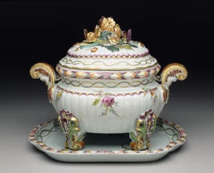 Terrine auf Ständer, ca. 1775
