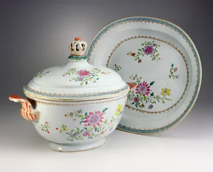 Terrine, Deckel und Stand, Qianlong-Periode, 1736-95