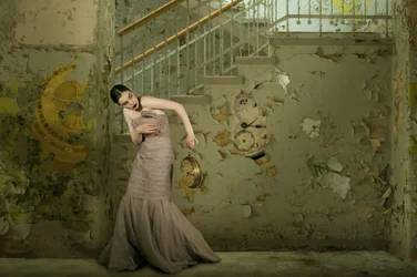Elegante Frau zeitloser Verfall