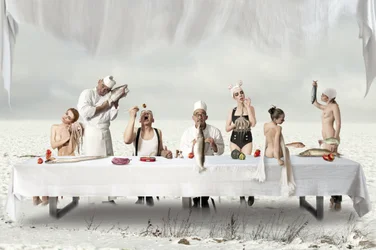 Surreales Abendessen Fest