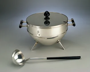 Suppenterrine und Schöpfkelle, hergestellt von Hukin & Heath, 1880