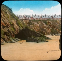 Strand und Klippen, Newquay, Cornwall, spätes 19. oder frühes 20. Jahrhundert