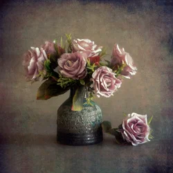 Stillleben mit nostalgischen Rosen