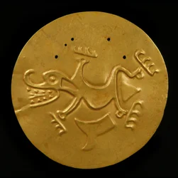 Scheiben-Pektorale mit Krokodil, 300-1550 n. Chr.
