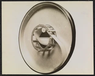 Innere Mechanik der Feaster Film Feed Machine für Phonographenplatten, ausgeschnitten oder maskiert, um einen leeren Hintergrund zu erzeugen