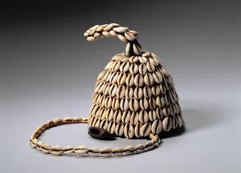 Hut (Muscheln und Knochen)