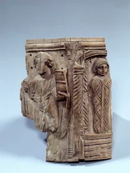 Koptische Kunst: Fragment einer Elfenbeintafel, die die Auferstehung des Lazarus darstellt. 6. Jahrhundert n. Chr. Paris, Louvre Museum