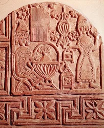 Stele, die das Baden des Jesuskindes darstellt