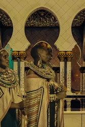 Afrikanische Königinnen Kosmische Bögen
