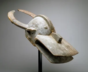 Helmmaske einer Buschkuh (Vara-Gesellschaft), Westsudan, Subsahara-Afrika, spätes 19. Jahrhundert