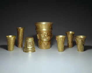 Becher, 900-1100 (Gold)