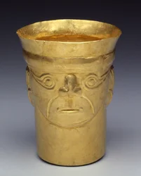 Doppelseitiger Becher, 900-1100