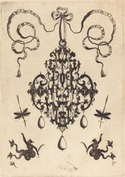 Großes Anhänger, unten links und rechts zwei Meereskreaturen