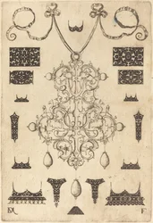 Großer Anhänger mit drei Tropfen darunter, umgeben von fünfzehn verschiedenen Stiften