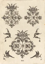 Drei Broschen mit Fantasievögeln links, rechts und unten