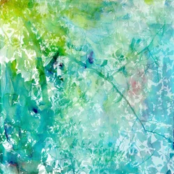 Grün-blaues Waldlicht
