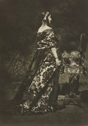 Porträt - Das Kleid und der Sarg