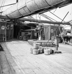An Bord einer Macao-Salz-Dschunke, die in Sham Shui Po, Hongkong, vor Anker liegt