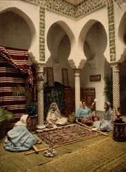 Maurische Frauen bei der Herstellung arabischer Teppiche, Algier, Algerien, ca. 1899