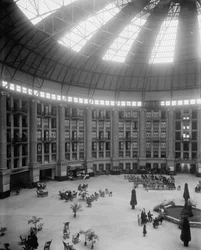 Atrium des neuen West Baden Springs Hotels, West Baden Springs, Indiana, ca. 1900-15