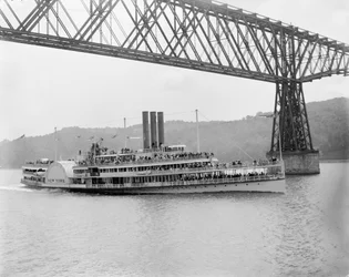 Unter der Poughkeepsie-Brücke, New York, ca. 1906
