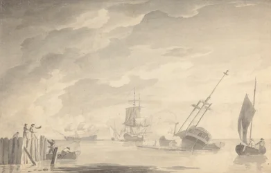 Kampfszene, drei Schlachtschiffe, eines sinkt; Figuren links in Ruderboot und auf Steg stehend