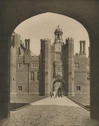 Base Court, der erste Innenhof von Wolseys Palast, um 1935