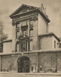 Haupttor von St. Bartholomews, Londons ältestes Krankenhaus, um 1935