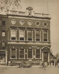 Schule am Leicester Square auf dem Gelände von Hogarths Haus, um 1935