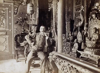 Pierre Loti (1850-1923), französischer Schriftsteller, hier zu Hause in Rochefort, Foto von Paul Cardon alias Dornac, ca. 1892