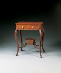 Ein klassischer geschnitzter Arbeitstisch, 1810-20