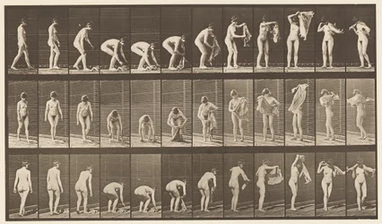 Tuch vom Boden heben