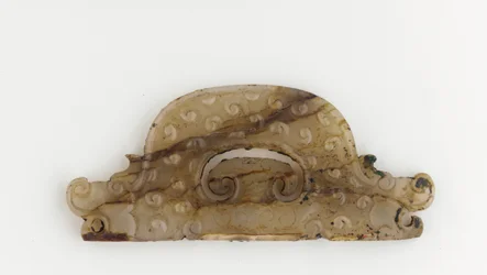 Halbkreisförmige Plakette mit Drachenköpfen an den Enden, 5.-4. Jahrhundert v. Chr.