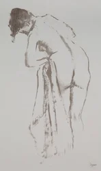 Nackte Frau mit Handtuch, stehend