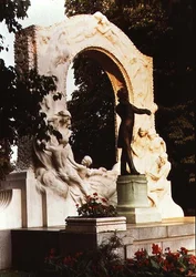 Denkmal für den österreichischen Komponisten Johann Strauss den Jüngeren