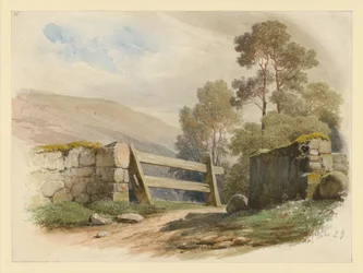 Landschaft mit Steinmauer und Tor