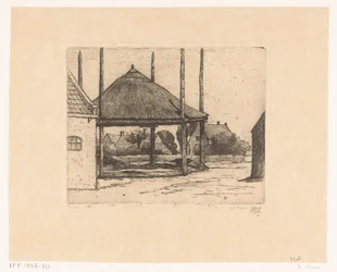 Bauernhof mit leerer Heuscheune