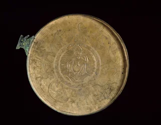 Innenseite eines Spiegels mit eingravierter Figur von Harpokrates, Lotusblumen und mythischen Tieren, 100 v. Chr. - 100 n. Chr. (gegossene Bronze mit eingravierter Dekoration)