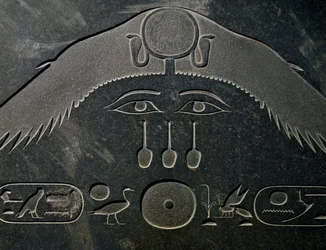 Pyramidion von Amenemhat III., Höhe 140 cm, Basalt, aus Dahschur, Detail, ägyptische Zivilisation, Mittleres Reich, XII. Dynastie