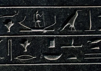 Pyramidion von Amenemhat III, Höhe 140 cm, Basalt, aus Dahshur (Detail)