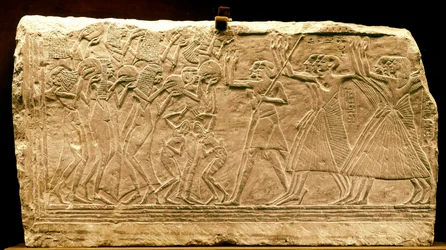 Altes Ägypten: Flachrelief, das eine Prozession mit Tänzerin darstellt. Neues Reich. Herrschaft von Ramses II. 14. Jahrhundert v. Chr. Kairo Museum. Ägypten