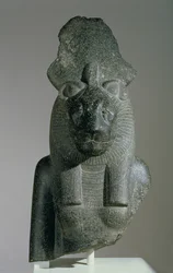 Büste von Sakhmet von einer sitzenden Statue, entweder aus dem Mut-Bezirk oder dem Totentempel von Amenhotep III