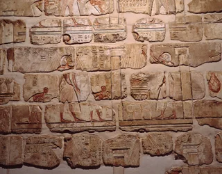 Ägyptische Antike: „Die Anbetung der Sonne“ Fragment der Wand in Gre von Amenophis IV in Luxor. 1365-1360 v. Chr. 18. Dynastie Luxor, Ägyptisches Kunstmuseum